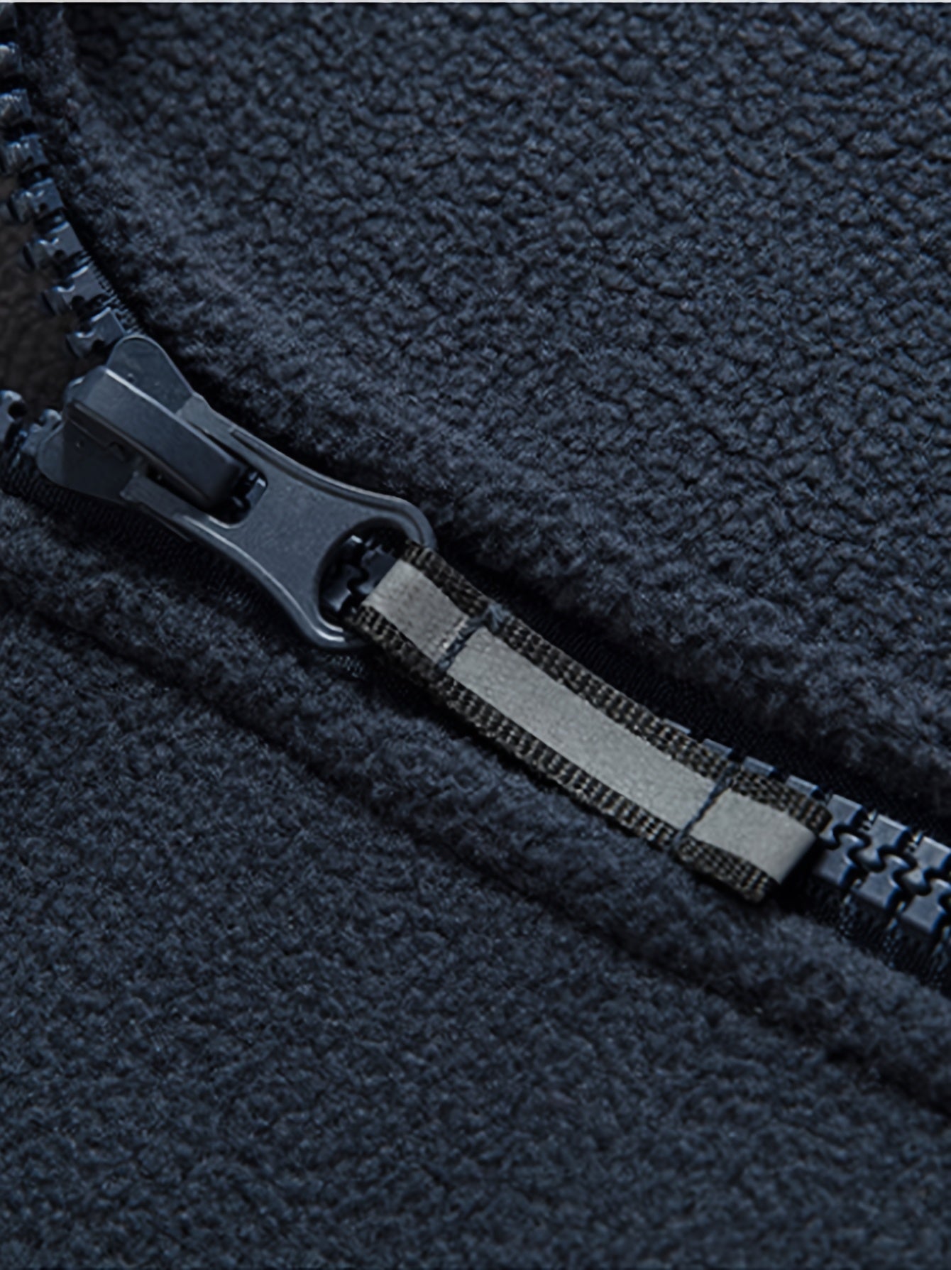 Julius Veste Polaire Outdoor Homme – Soft, Warm & Light with Protective Collar