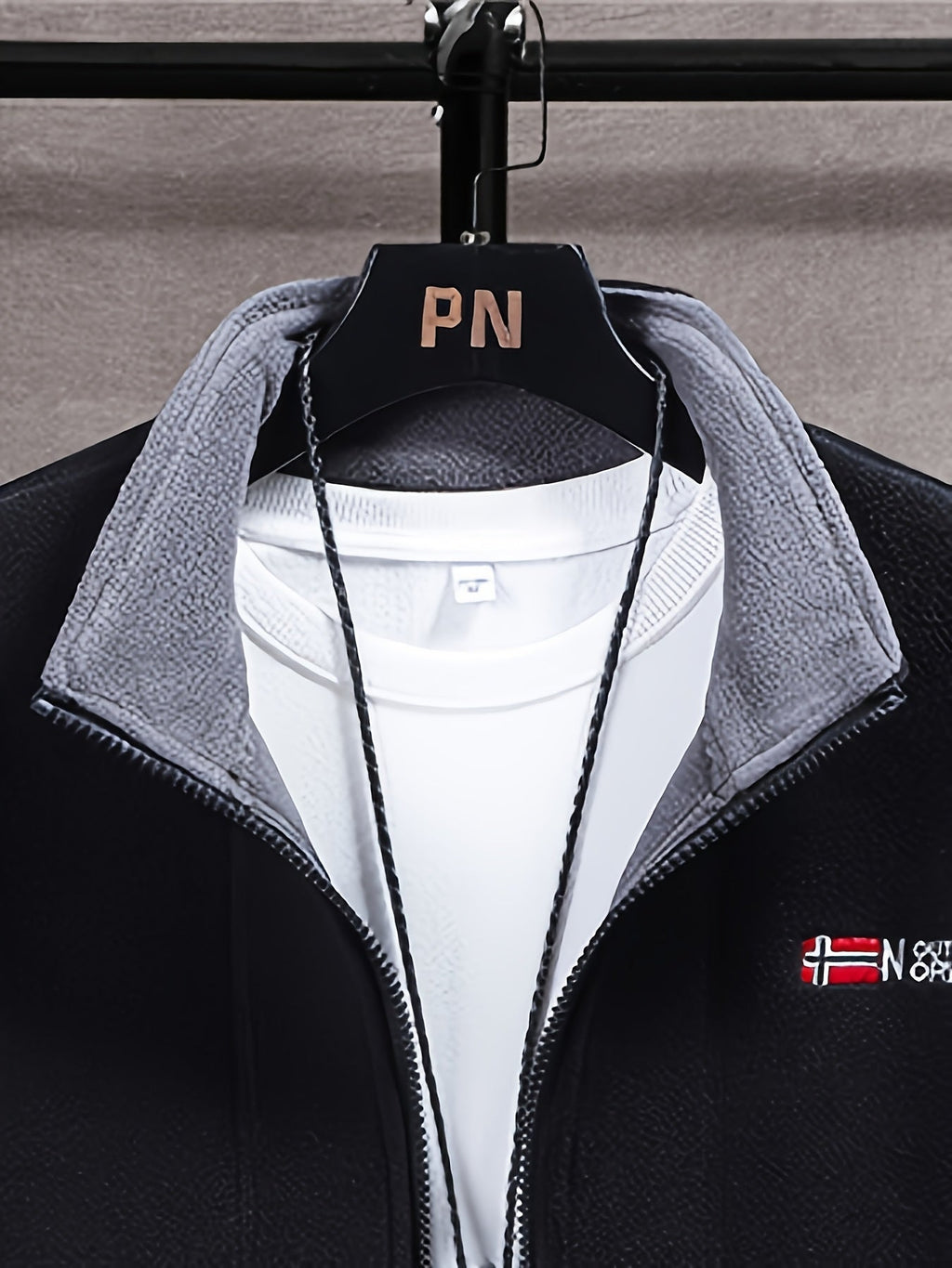 Julius Veste Polaire Outdoor Homme – Soft, Warm & Light with Protective Collar