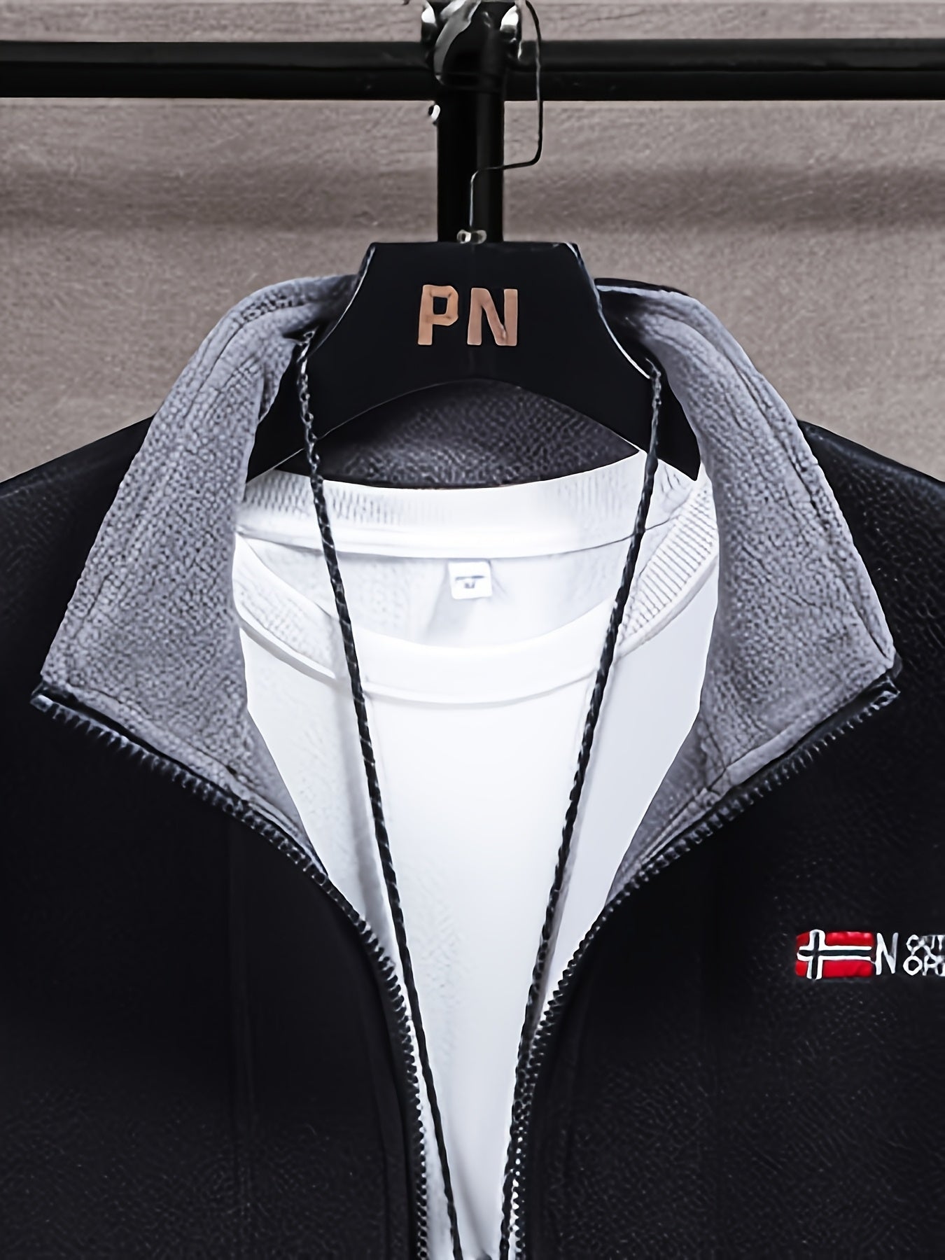 Julius Veste Polaire Outdoor Homme – Soft, Warm & Light with Protective Collar