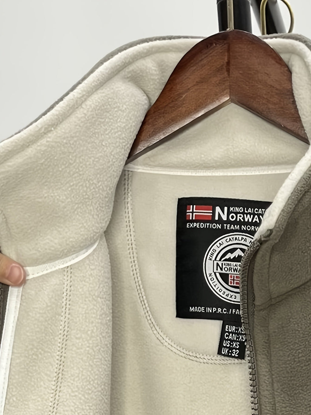 Julius Veste Polaire Outdoor Homme – Soft, Warm & Light with Protective Collar