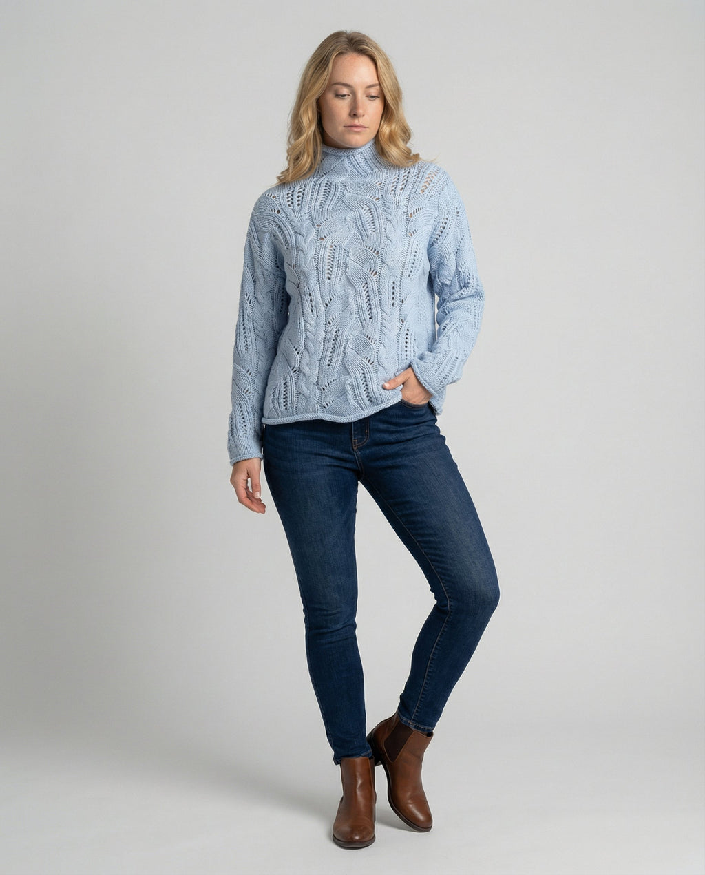 Lusa Women’s Luxury Cashmere Sweater with Minimalist Design & Soft Warmth