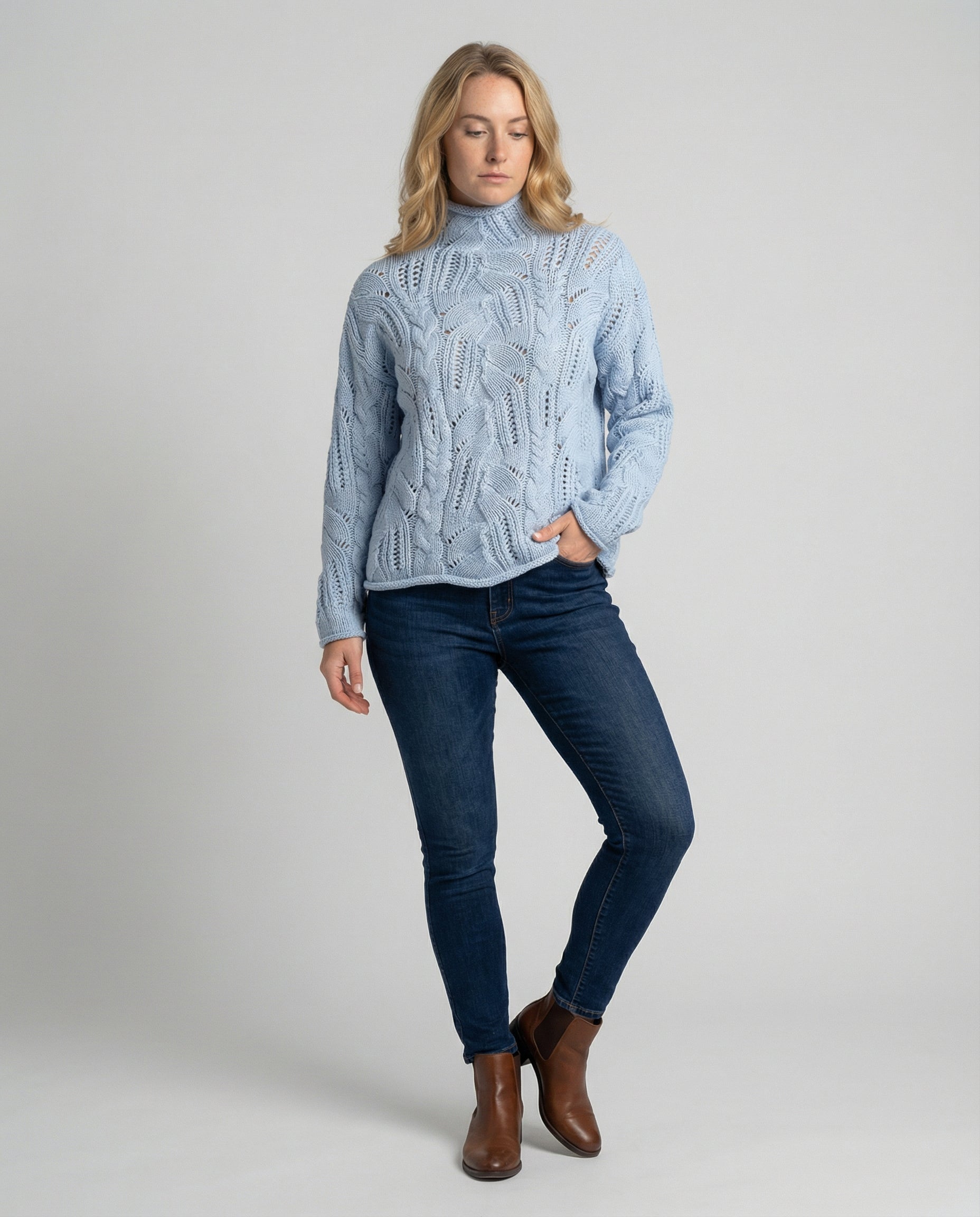 Lusa Women’s Luxury Cashmere Sweater with Minimalist Design & Soft Warmth