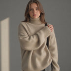 Sydney Pull Woman Turtleneck Oversize in Cashmere – Soft, Warm & Elegant